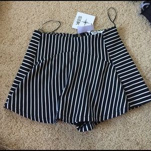 Last One!! LF black and white striped skort